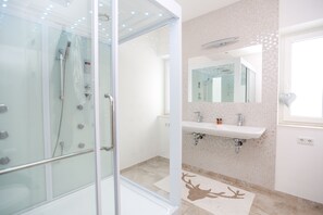 تجهيزات دش، مجففات شعر، صابون