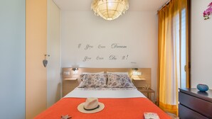 A hotel room with a bed, a motivational quote on the wall, a hat, a book, and a decorative star on the bed. - Central Apartment with Shared Terrace, Wi-Fi, Air Conditioning and TV (MALAGA)