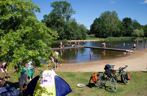 Quiet location, 800 m² lawn, small pond, pets welcome