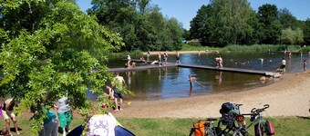 Quiet location, 800 m² lawn, small pond, pets welcome