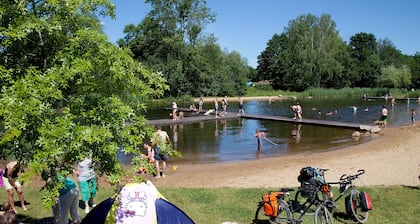 Quiet location, 800 m² lawn, small pond, pets welcome