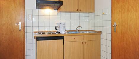 KĂŒhlschrank, Mikrowelle, Hochstuhl