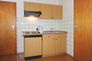 Kühlschrank, Mikrowelle, Hochstuhl