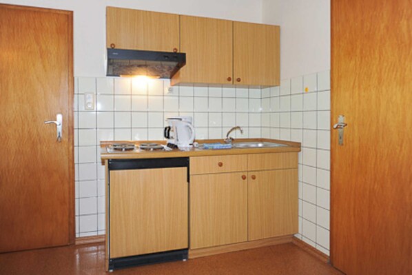 KĂŒhlschrank, Mikrowelle, Hochstuhl
