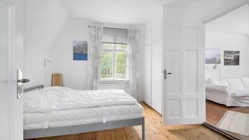 3 slaapkamers, reisbedje