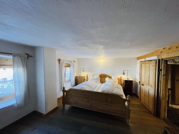 5 makuuhuonetta, silitysrauta/-lauta, ilmainen Wi-Fi, vuodevaatteet