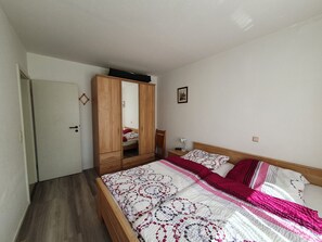 2 bedrooms, WiFi, bed sheets