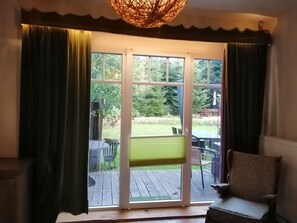 Interior - Spacious vacation apartment with fireplace and barrel sauna in the sheltered garden. (Varel)