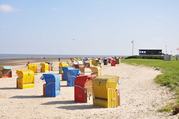 Unclassified image, 1 of 85, button