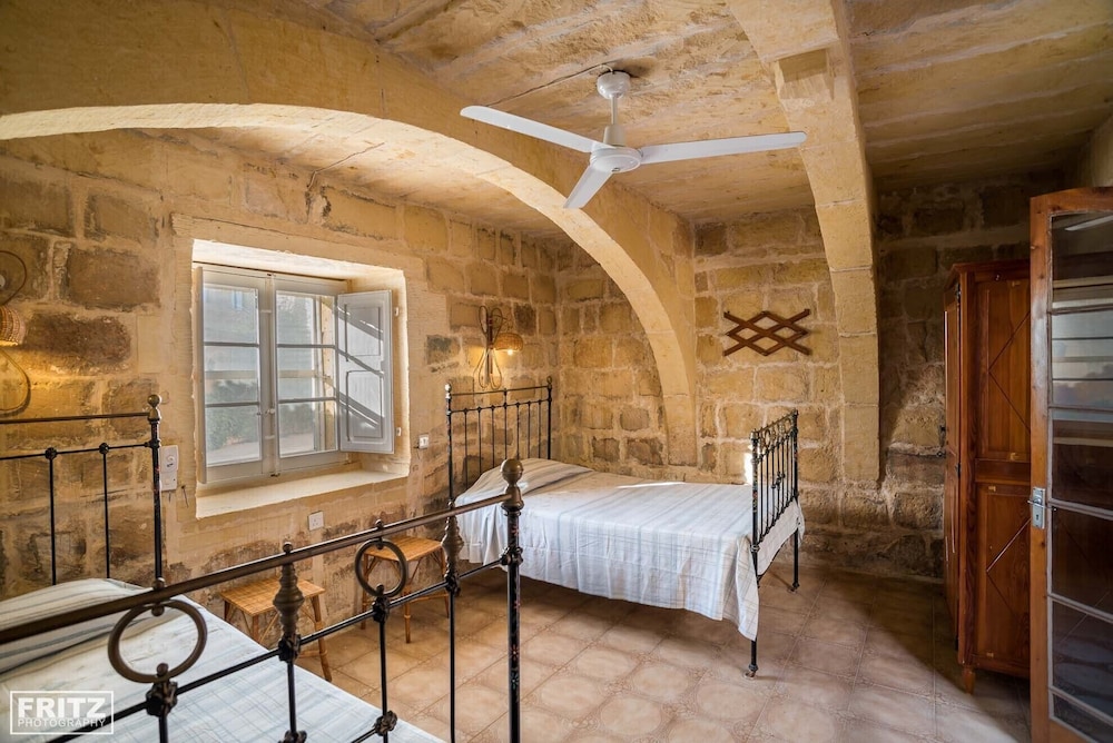 Zabbetta - Ferme Typique Avec Une Grande Piscine Et Une Vue Magnifique - Malte