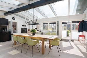 تناول الطعام