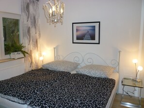 2 Schlafzimmer, Schreibtisch, Bügeleisen/Bügelbrett, kostenloses WLAN
