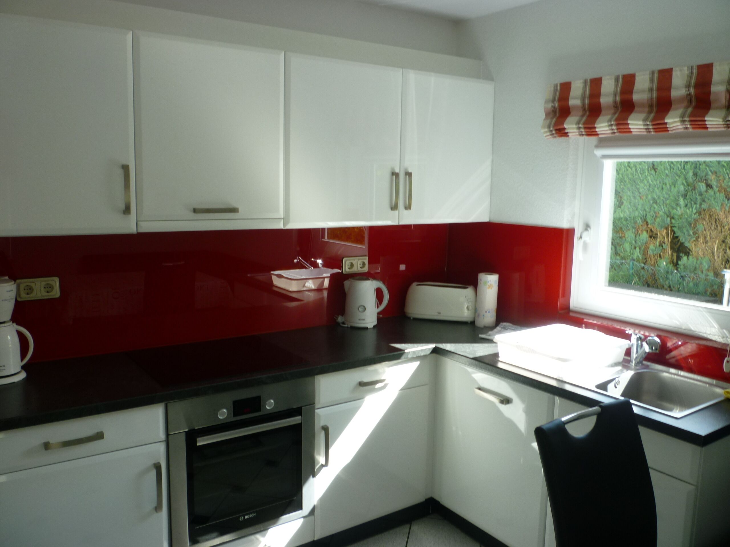 At the gates of Hamburg, close to the city, easily accessible, large terrace, WiFi garden pond,