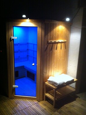 Sauna - Pool... Sauna ... 40C whirlpool..All for private use only (Bourgaltroff)