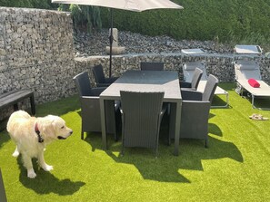 تناول الطعام بالخارج