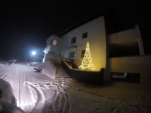 المنشأة من الخارج