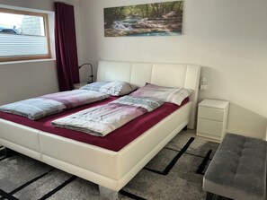 4 bedrooms, iron/ironing board, free WiFi, bed sheets - Garden idyll with pool from May 2025 (Imsterberg)