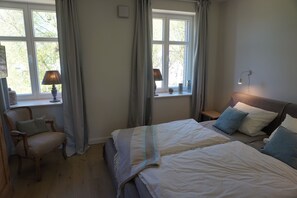 1 bedroom, iron/ironing board, travel cot, free WiFi