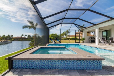 VILLA AVIVA - modern, boat-lift, large south-facing terrace with spa/pool
