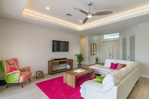 Smart TV, books, stereo