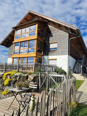 تناول الطعام بالخارج