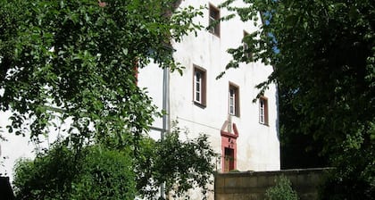 Willkommen auf Schloss Plankenfels - Wohnen wie die Burgherren im Südflügel !