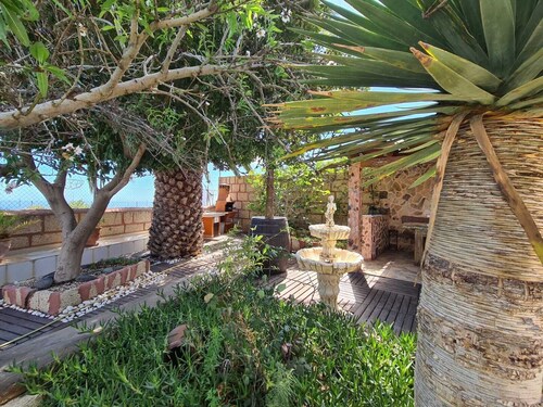 Romantic, historic country house with tropical garden