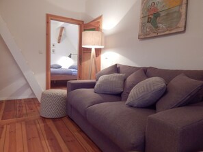 4 bedrooms, travel cot, free WiFi, bed sheets