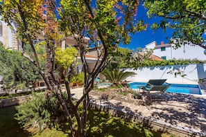 Outdoor pool, a heated pool - Beachfront Villa Omiš – 20m from Sea, Heated Pool, Sauna & Top Location (Omis)