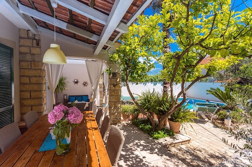 Seafront villa, sandy beach, heated pool, sauna, fitness,. 