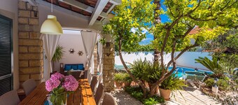 Seafront villa, sandy beach, heated pool, sauna, fitness,.. 