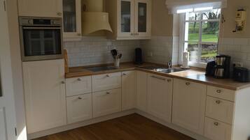 Kühlschrank, Ofen, Herdplatte, Geschirrspüler