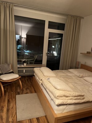 1 habitación, tabla de planchar con plancha, wifi gratis y ropa de cama