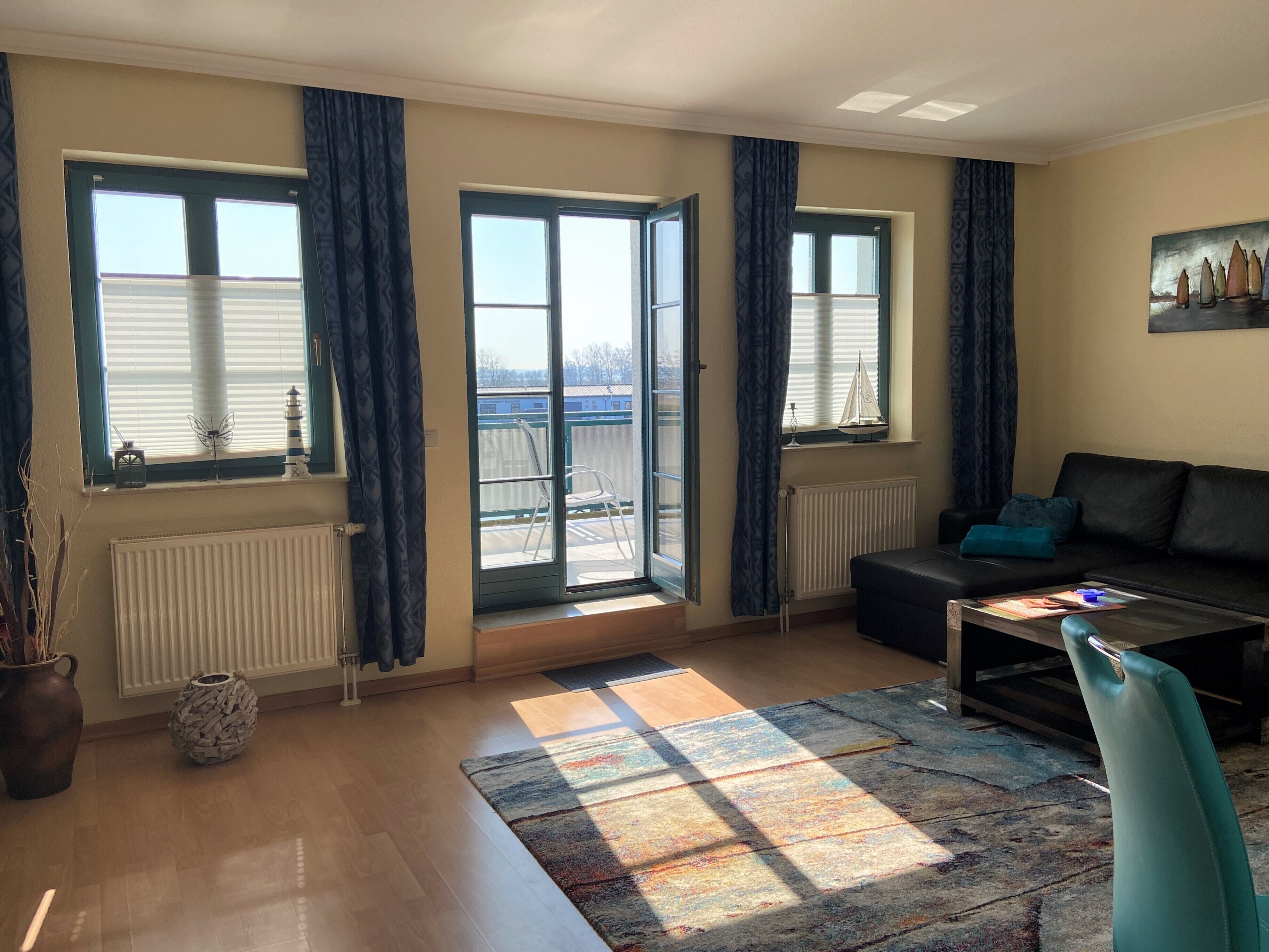 Sunny apartment with large balcony overlooking the marina