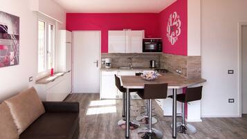 Frigorifero, forno, piano cottura, lavastoviglie