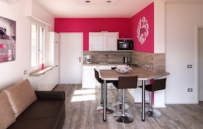 Fridge, oven, stovetop, dishwasher - Bungalow for exclusive use with unobstructed lake view and shared use of the pool    (Bazzanegga di Tremosine)