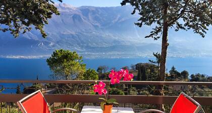 Bungalow for exclusive use with unobstructed lake view and shared use of the pool