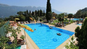 Pool - Bungalow for exclusive use with unobstructed lake view and shared use of the pool    (Bazzanegga di Tremosine)