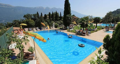 Bungalow for exclusive use with unobstructed lake view and shared use of the pool