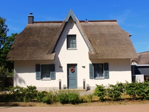 Exterior - Strandhafer46, close to the beach, 3 bedrooms, 2 bathrooms, WLAN, own "beach garden", sauna (Glowe)