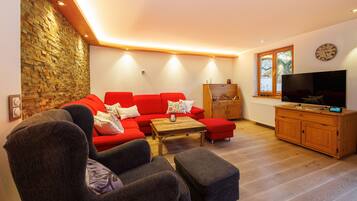 Smart-TV, Tischfußball, Tischtennisplatte, Stereoanlage