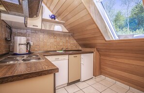 Fridge, oven, stovetop, dishwasher - Three-Bedroom Apartment with Sea View (Grömitz)