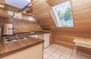 Fridge, oven, stovetop, dishwasher - Three-Bedroom Apartment with Sea View (Grömitz)