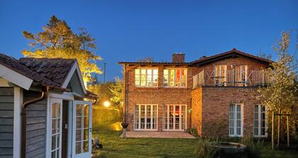 Exclusive, large apartment with 3 bedrooms, fireplace and terrace