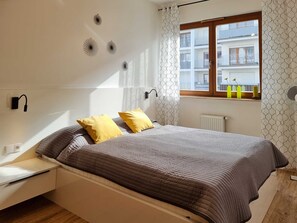 2 عدّة غرف نوم وواي فاي وملاءات أسرّة