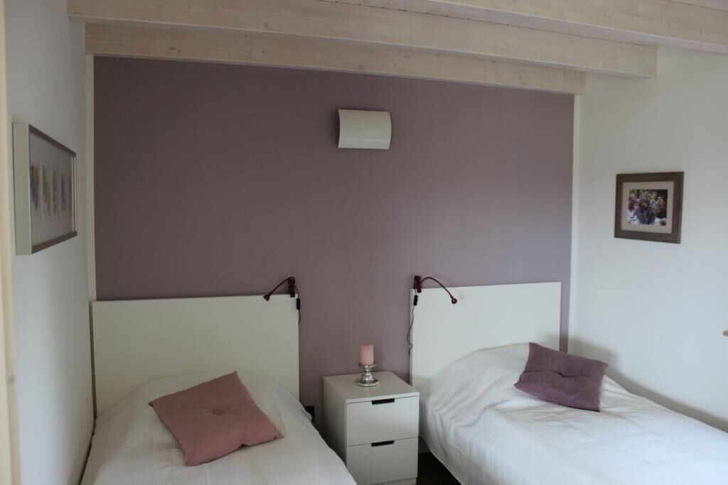 Schlafzimmer mit getrennten Betten