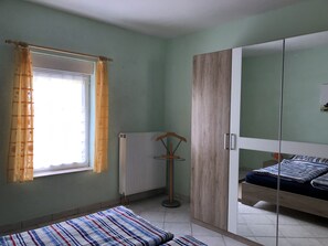 2 Schlafzimmer, Reisekinderbett, WLAN, Bettwäsche
