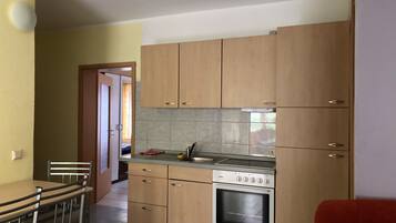 Réfrigérateur, plaque de cuisson, cafetiÚre/bouilloire