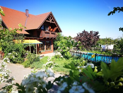 Sentirse bien casa de madera con sauna y piscina cerca de Linz