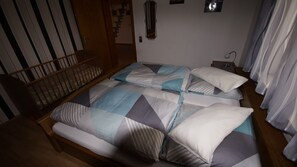 4 chambres, fer et planche à repasser, Wi-Fi gratuit, draps fournis
